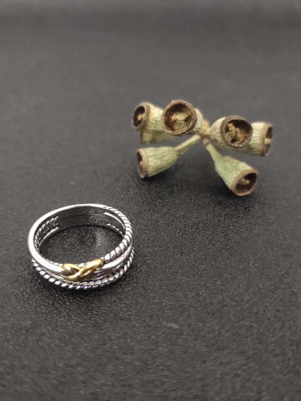 💯💯💯David Yurman Single-color two-tone ring. Sizes: 6-7-8-9